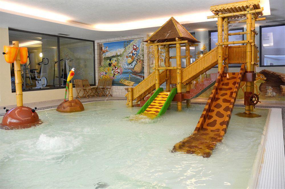 Alpholiday Dolomiti Wellness & Family Hotel ディマーロ エクステリア 写真