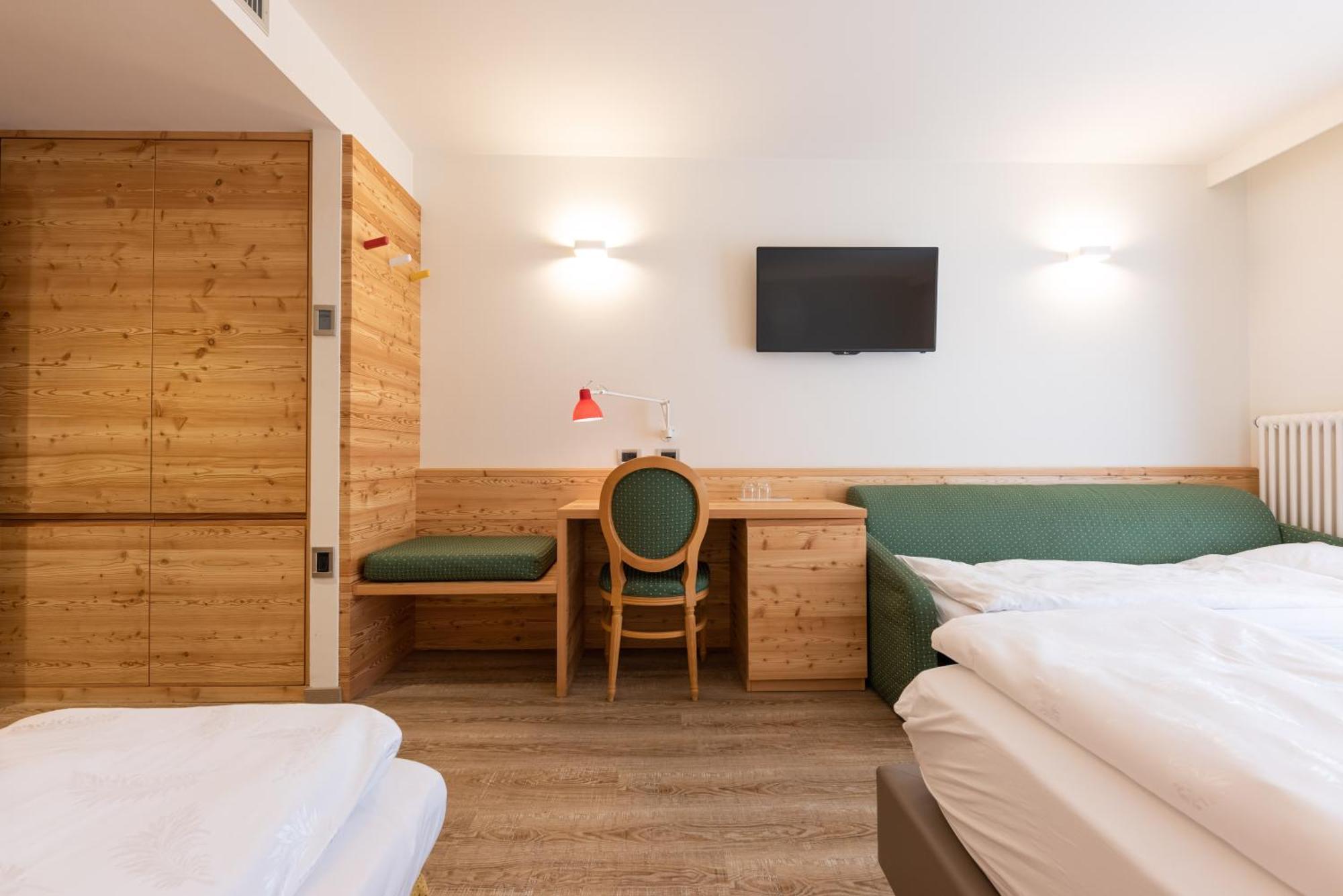 Alpholiday Dolomiti Wellness & Family Hotel ディマーロ 部屋 写真