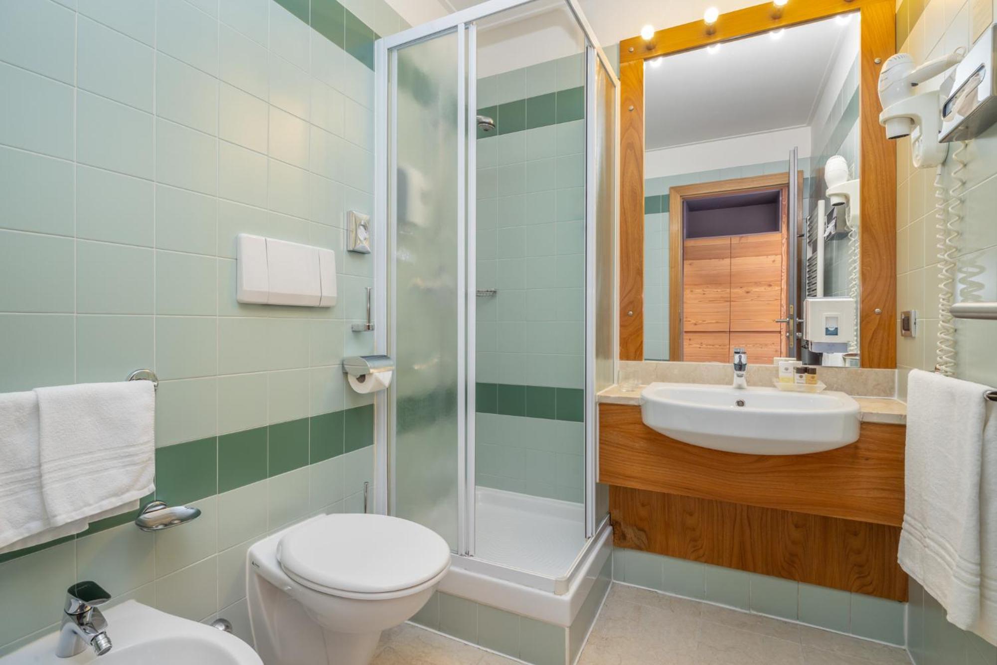 Alpholiday Dolomiti Wellness & Family Hotel ディマーロ 部屋 写真