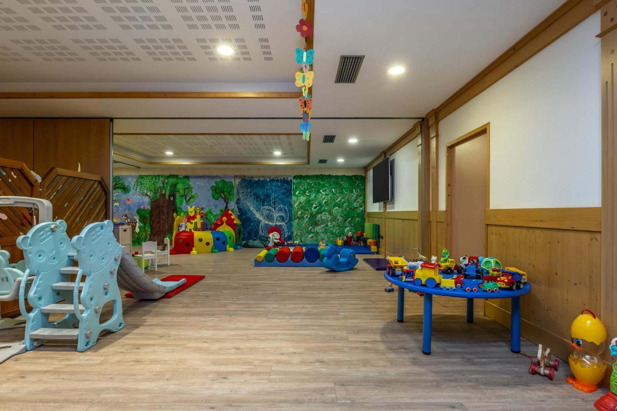 Alpholiday Dolomiti Wellness & Family Hotel ディマーロ エクステリア 写真