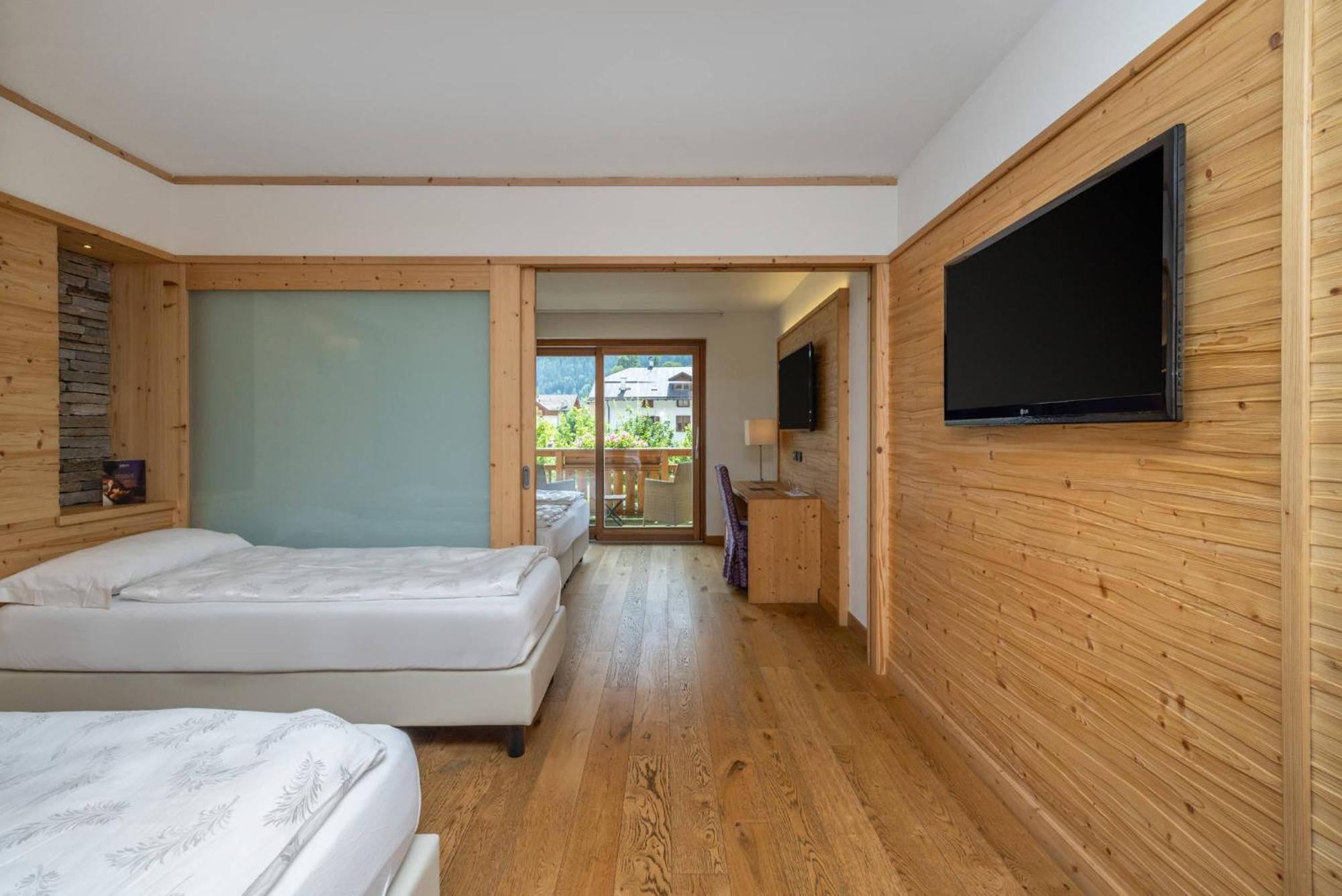 Alpholiday Dolomiti Wellness & Family Hotel ディマーロ 部屋 写真