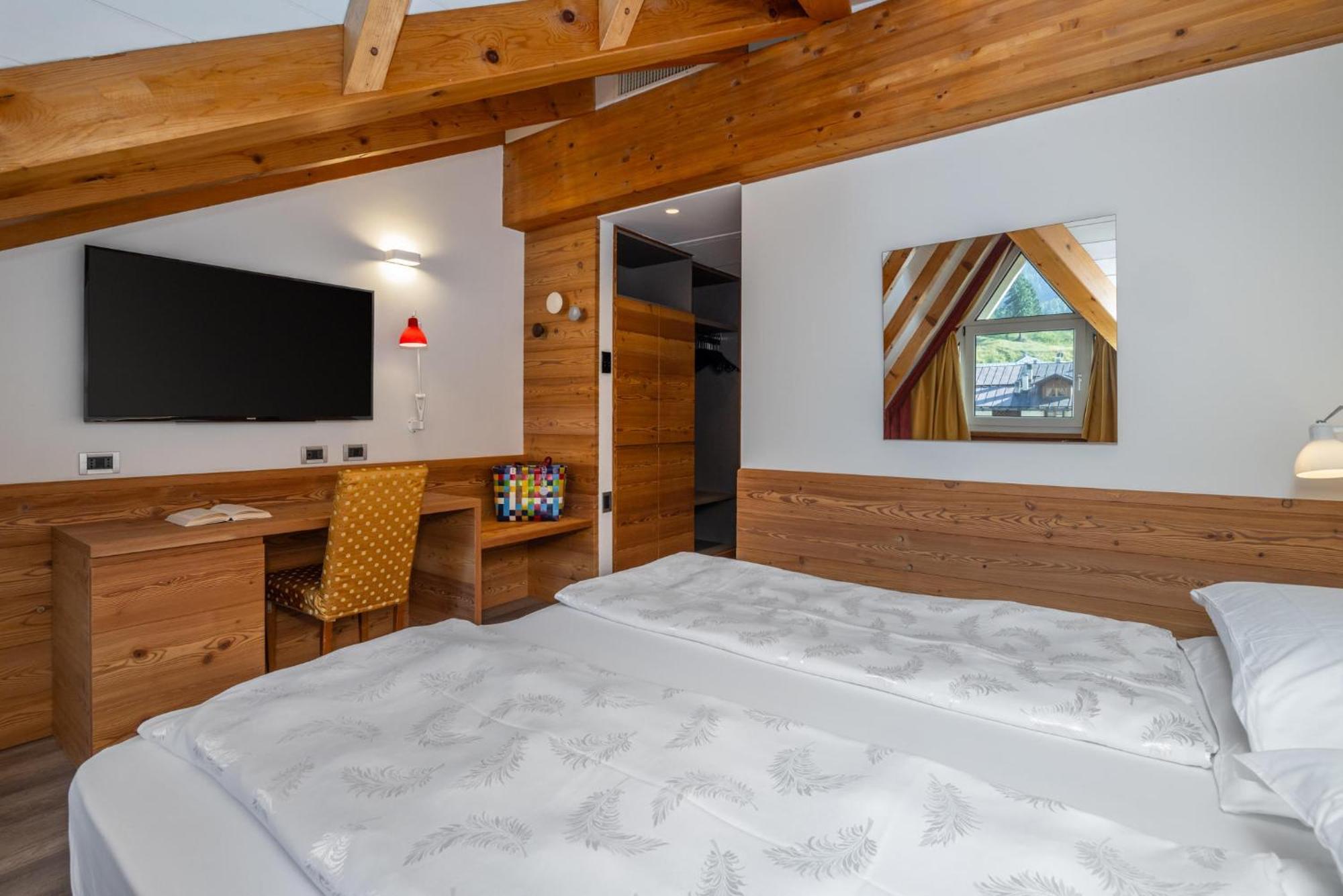 Alpholiday Dolomiti Wellness & Family Hotel ディマーロ 部屋 写真