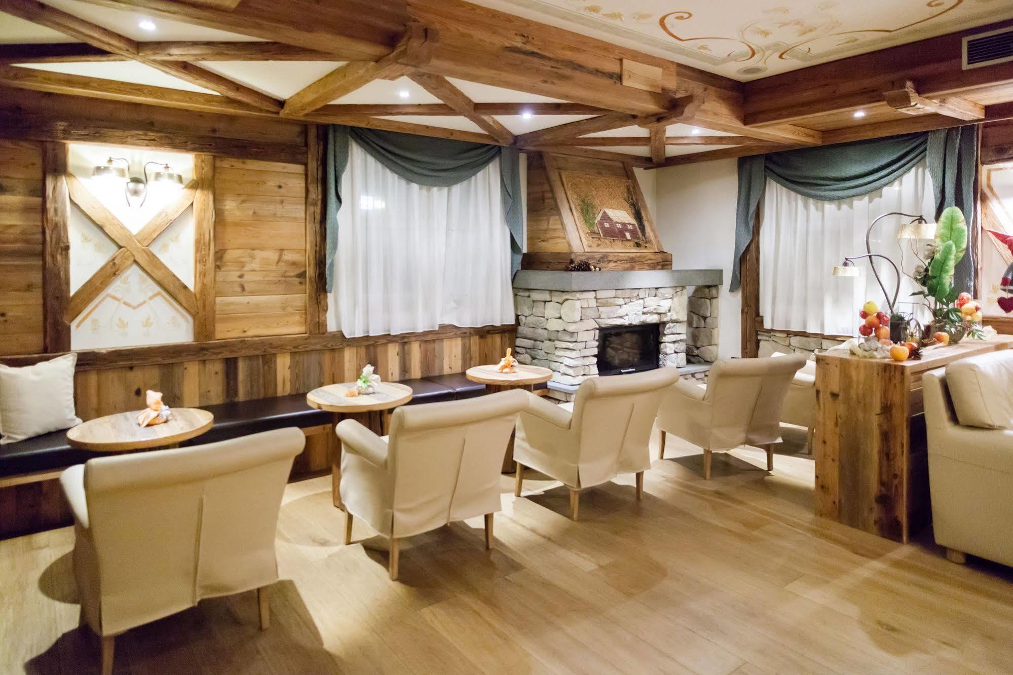 Alpholiday Dolomiti Wellness & Family Hotel ディマーロ エクステリア 写真