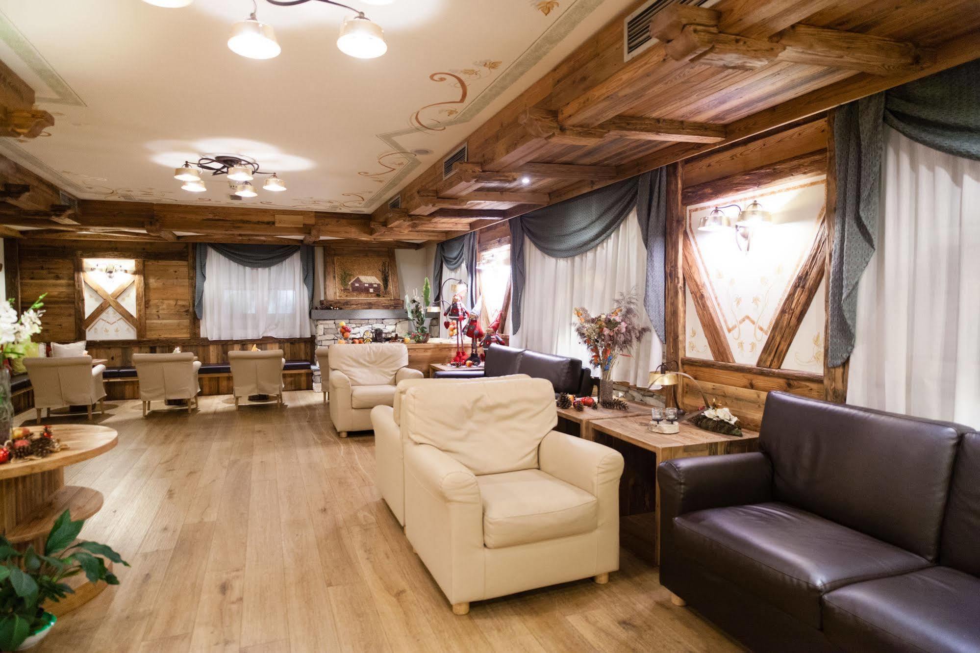 Alpholiday Dolomiti Wellness & Family Hotel ディマーロ エクステリア 写真