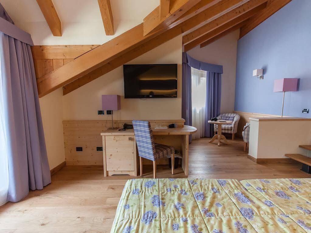 Alpholiday Dolomiti Wellness & Family Hotel ディマーロ エクステリア 写真