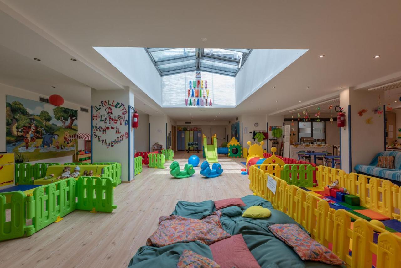 Alpholiday Dolomiti Wellness & Family Hotel ディマーロ エクステリア 写真